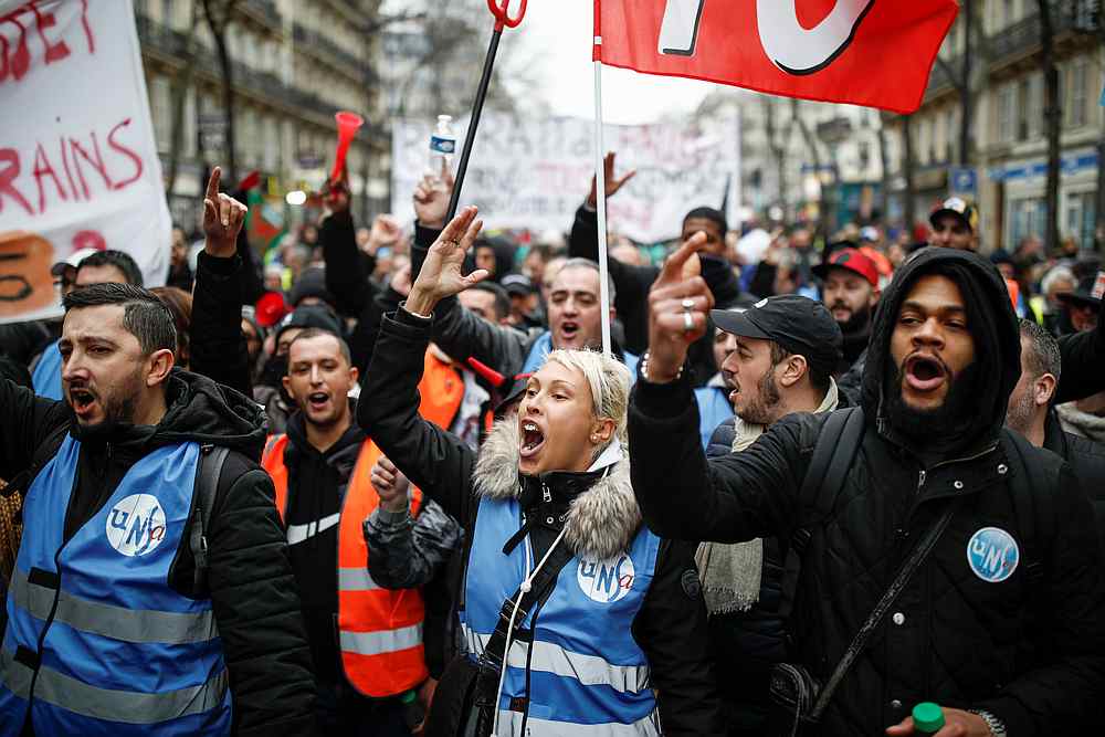 Strajkujący w Paryżu.