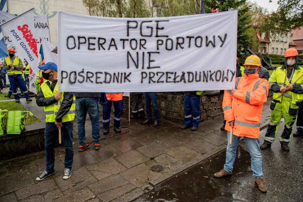 15.10.2020 Port Gdańsk. Manifestacja związkowa w obronie ponad 300 miejsc pracy.