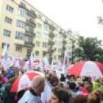 Związkowcy kontra rząd – Protest Solidarności przed MEN podważa relacje z rządem