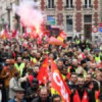 Protesty „żółtych kamizelek” wstrząsają Francją