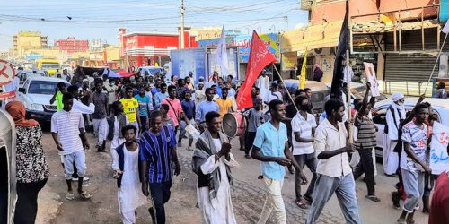 Masowe protesty w Sudanie upamiętniają rocznicę rewolucji