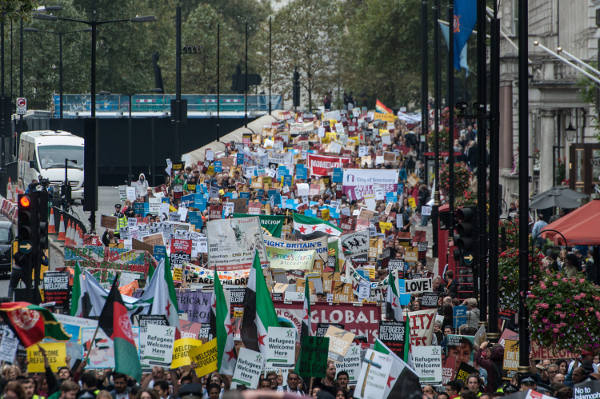 17.09.16 Londyn. Około 20 tys. osób z całego kraju przemaszerowało ulicami stolicy Brytanii pod hasłem ?Uchodźcy mile widziani!?.