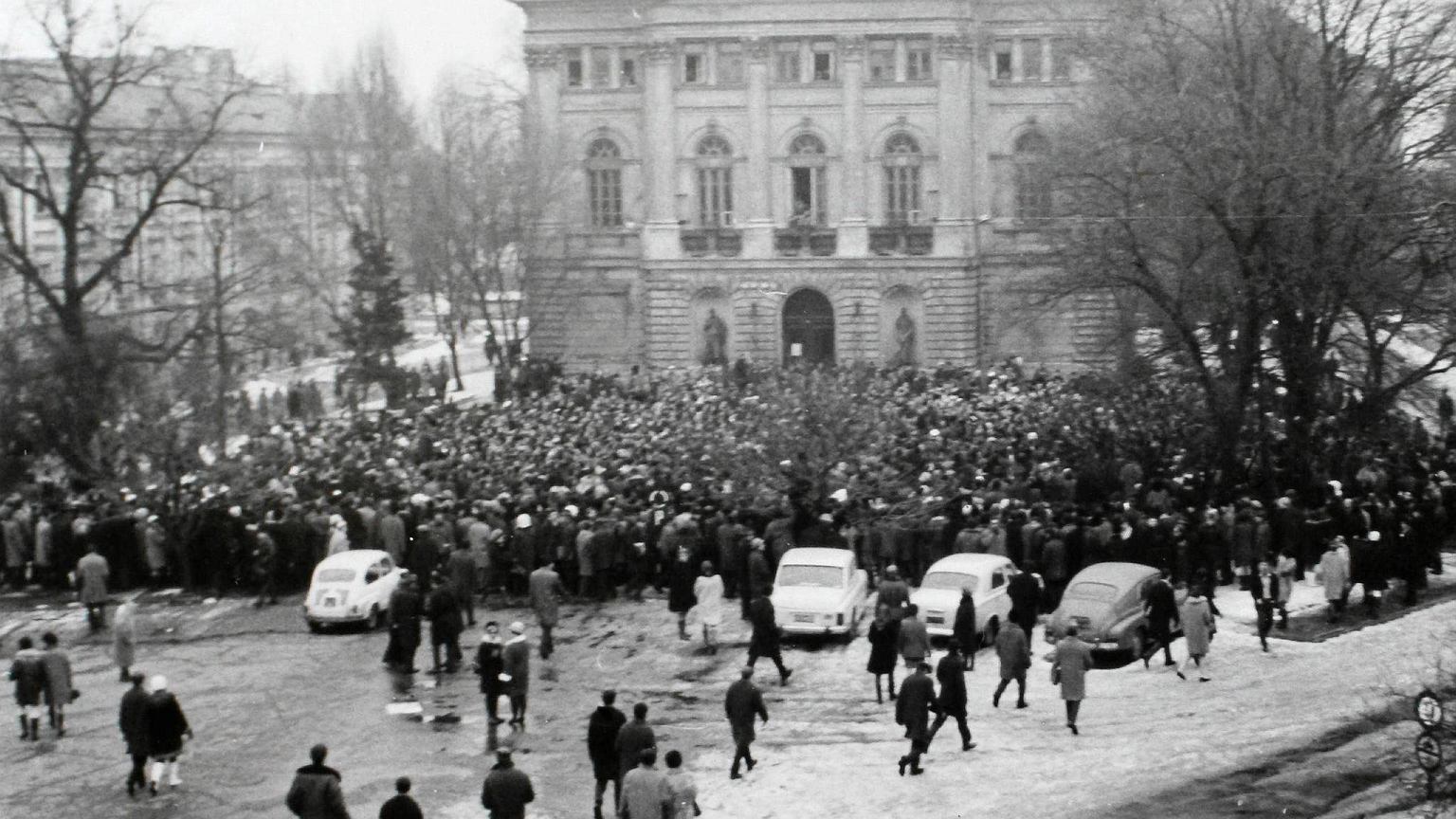 08.03.1968 Wiec na Uniwersytecie Warszawskim.