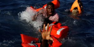 Ku uciesze Kaczyńskiego i Morawieckiego Unia Europejska zaostrzyła i tak okrutną politykę migracyjną. Tymczasem w trakcie unijnego szczytu, 29 czerwca, kolejnych ok. 100 migrantów utonęło po przewróceniu się łodzi na Morzu Śródziemnym, u zachodnich wybrzeży Libii.