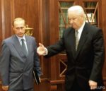 Sierpień 1998 r. Prezydent Rosji Borys Jelcyn z jeszcze pokornym szefem FSB (dawniej KGB) Władimirem Putinem.