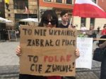 tabliczka przeciw anty-ukraińskiej polityce