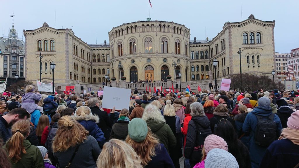 17.11.18 Oslo. Demonstracja przed parlamentem.