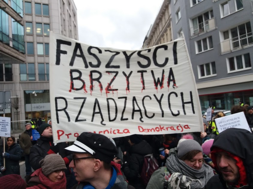 Transparent Pracowniczej Demokracji z napisem: "Faszyści brzytwą rządzących"
