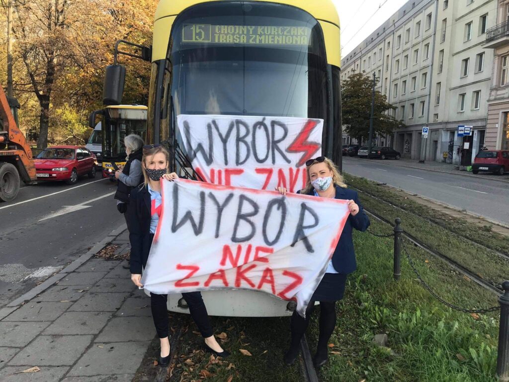 28.10.2020 Łódź. Motornicze dołączyły do protestu kobiet. 
Zatrzymały w południe tramwaje i autobusy na 10 minut.
