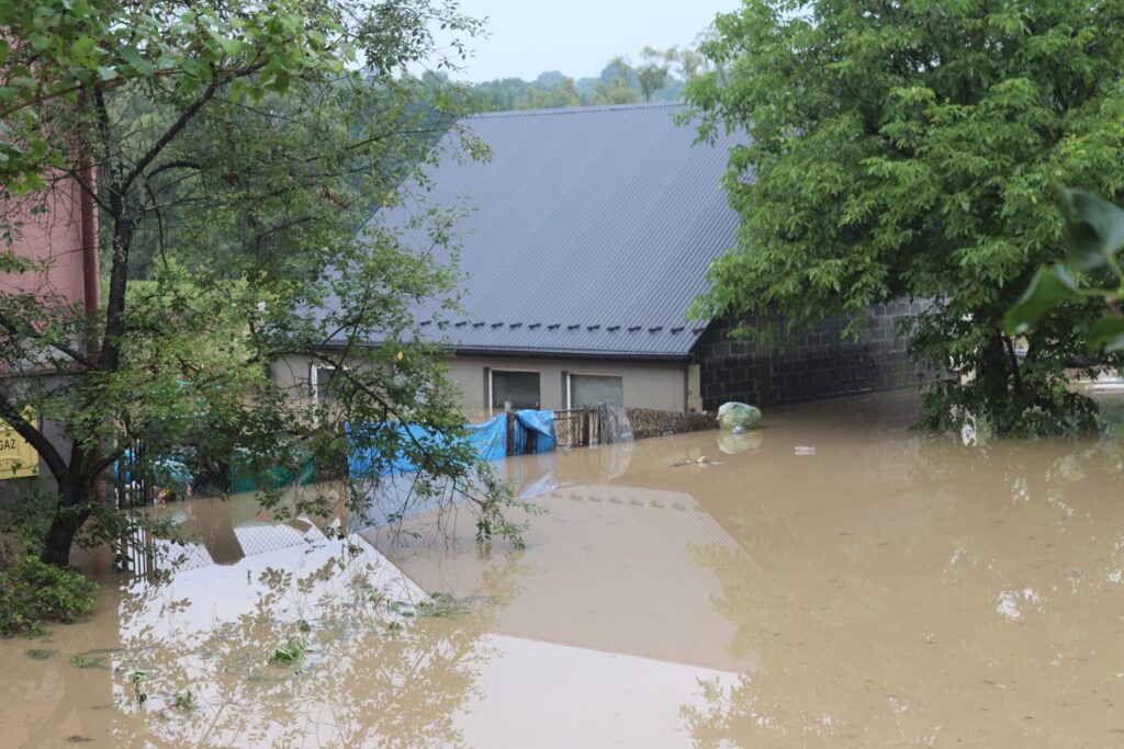 Lipcowa powódź w gminie Myślenice (Małopolskie).