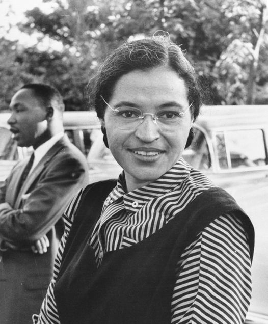 Rosa Parks w 1955 r. (w tle Martin Luther King).