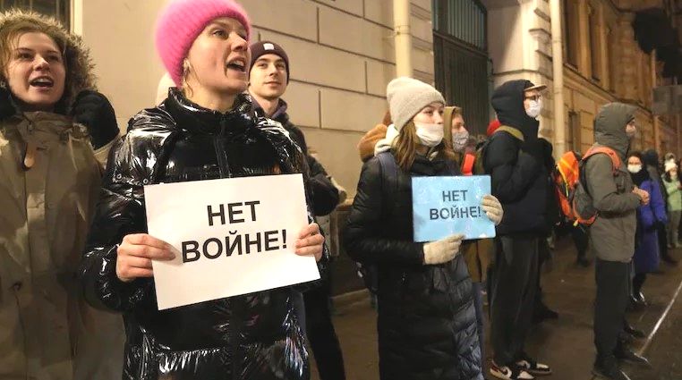 24.02.2022 Sankt Petersburg. Demonstracja antywojenna.