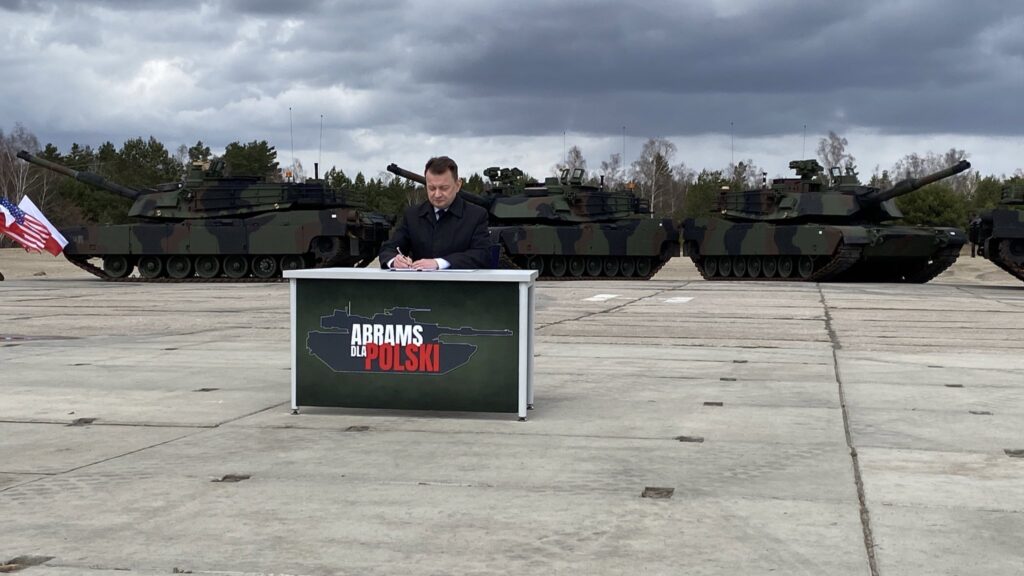 05.04.22. Minister Błaszczak zatwierdza umowę na zakup od USA 250 czołgów Abrams.