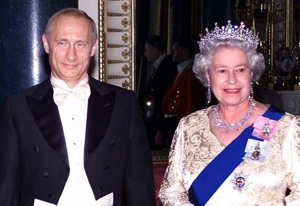 24.06.2003 Putin z brytyjską królową już po tym, gdy zatopił Czeczenię we krwi.