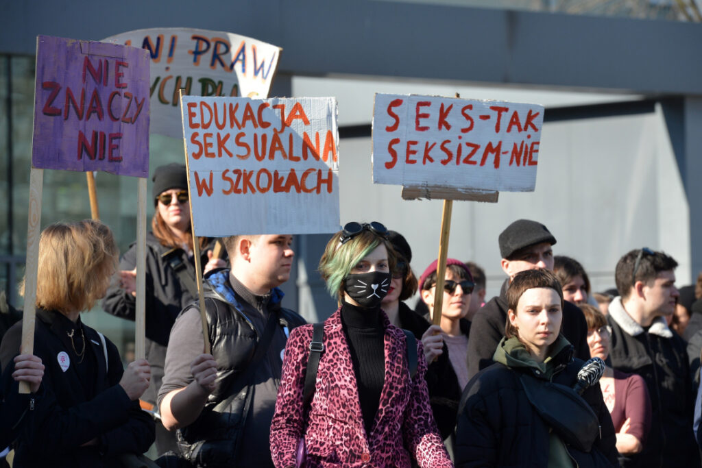 Protest przeciwko zakazowi edukacji seksualnej.