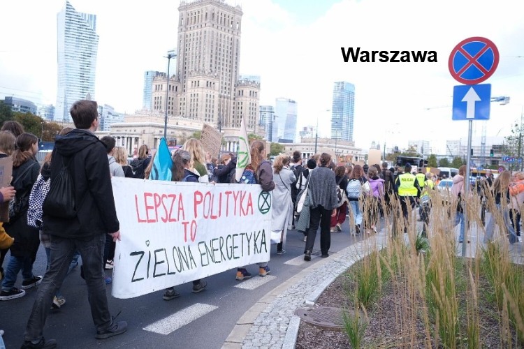 23.09.22 Warszawa. Demonstracja Młodzieżowego Strajku Klimatycznego.