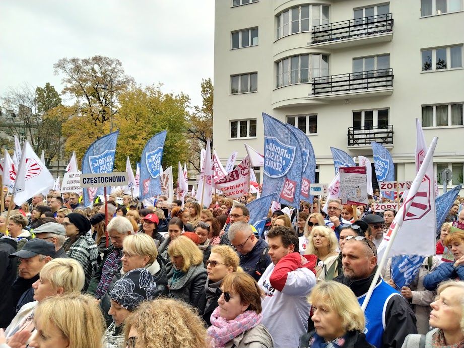 15.10.22 Warszawa. Demonstracja pracowników oświaty przed MEiN.