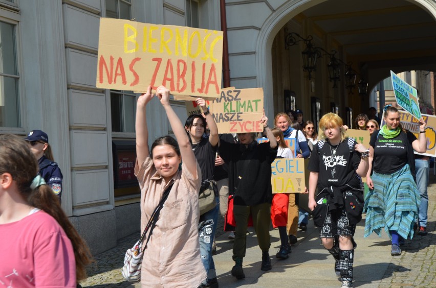21.04.23 Wrocław. Protest Młodzieżowego Strajku Klimatycznego.