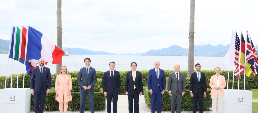 20.05.23. Szczyt G7 odbył się w Hiroszimie – odpowiednim miejscu na to spotkanie. Przypomnijmy, że w sierpniu 1945 roku miasto to jako pierwsze zostało zaatakowane bombą atomową.