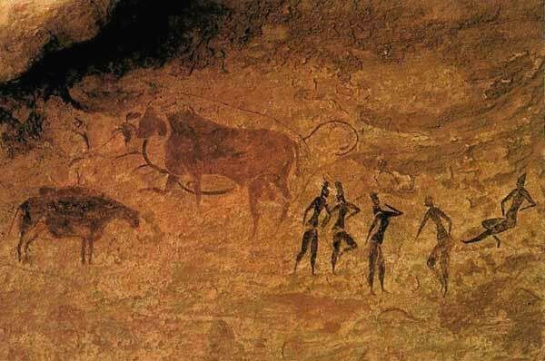 Malowidło naskalne w algierskiej jaskini, przedstawiające kobiety sprzed 7000 lat.