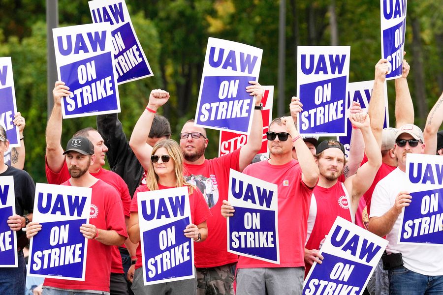 Strajkujący pracownicy GM w Delta Township, Michigan.
