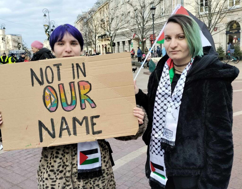 17.02.24 Warszawa. Osoby LGBT+ na demonstracji solidarności z Palestyną. 
