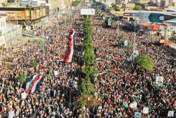 17.02.24 Sana, Jemen. Setki tysięcy ludzi protestowało w solidarności 
z Palestyną pomimo nieustannych amerykańskich i brytyjskich ataków 
bombowych na ten kraj.