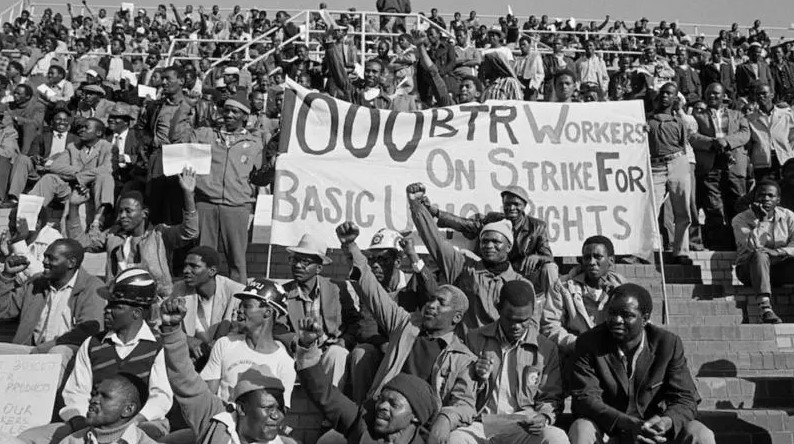 Rok 1973. Strajkujący robotnicy w Durbanie, RPA.