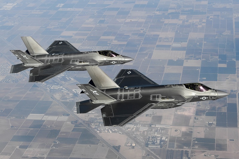 Państwo polskie podpisało wielomiliardowy kontrakt na zakup 
32 myśliwców F-35, produkcji korporacji Lockheed Martin.
