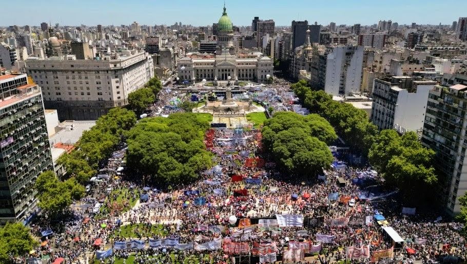 24.01.24 Buenos Aires. W styczniowym strajku generalnym wzięło udział 1,5 miliona pracowników.