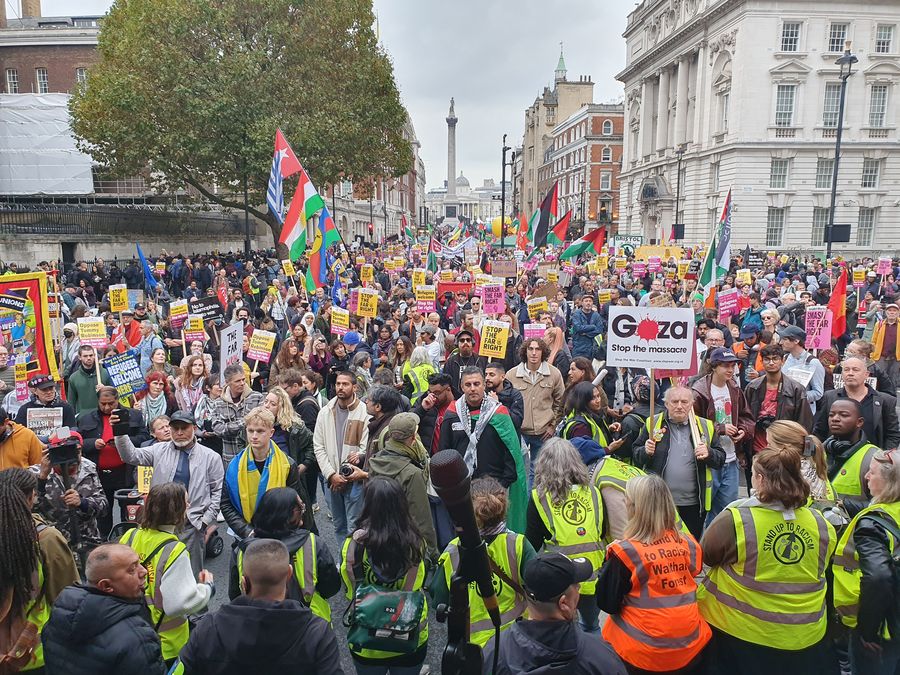 26.10.24 Londyn. Ponad 20 tys. osób blokuje 25-tysięczną demonstrację faszystów.