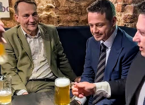 24.05.25 Toruń. Trzaskowski i Sikorski na piwie z Mentzenem.
Służalczość wobec skrajnej prawicy nie zadziałała.