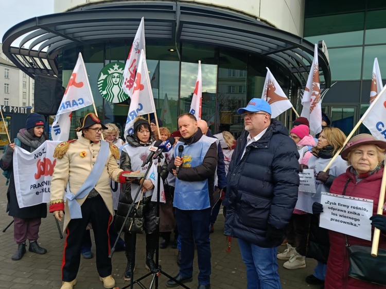 Protest przed siedzibą Carrefour Polska