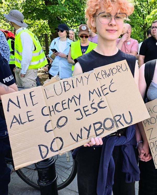 Tabliczka: "Chcemy mieć co jeść"