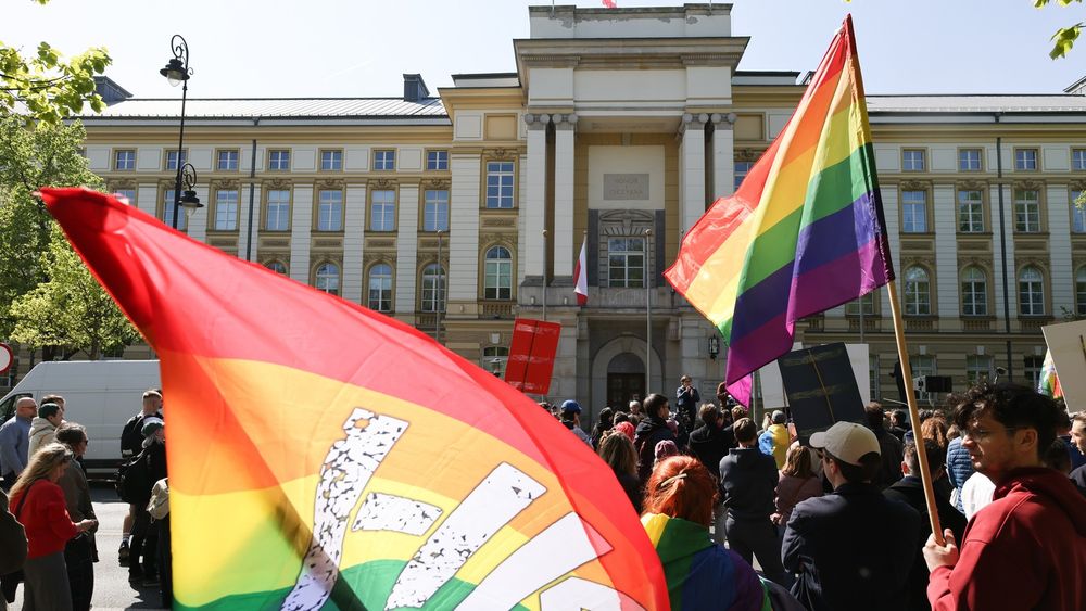 25.04.26 Warszawa. Protest przed Kancelarią Premiera ws. rejestracji małżeństw jednopłciowych.