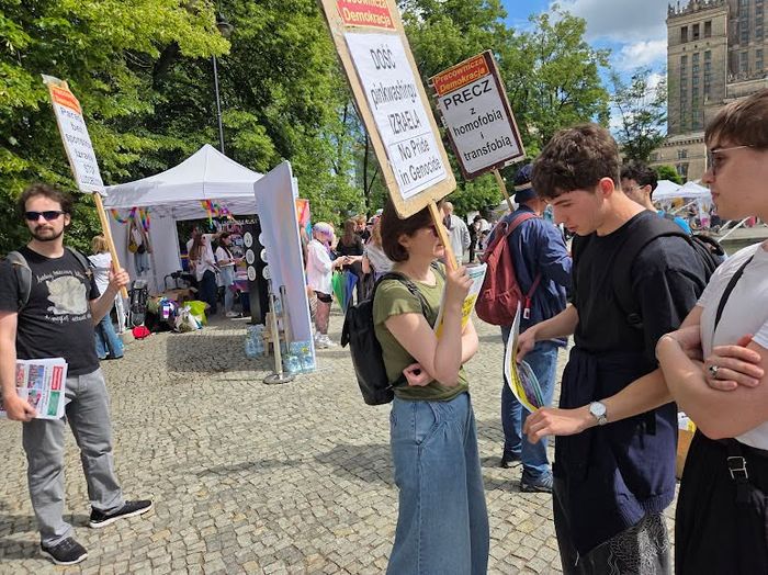 Trzecie zdjęcie: 13.06.26 Warszawa. Pracownicza Demokracja na „oficjalnej” Paradzie.