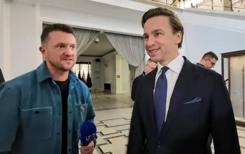 Dwóch faszystów w Sejmie – zaproszony na zeszłoroczny Marsz Niepodległości Tommy Robinson z Krzysztofem Bosakiem.