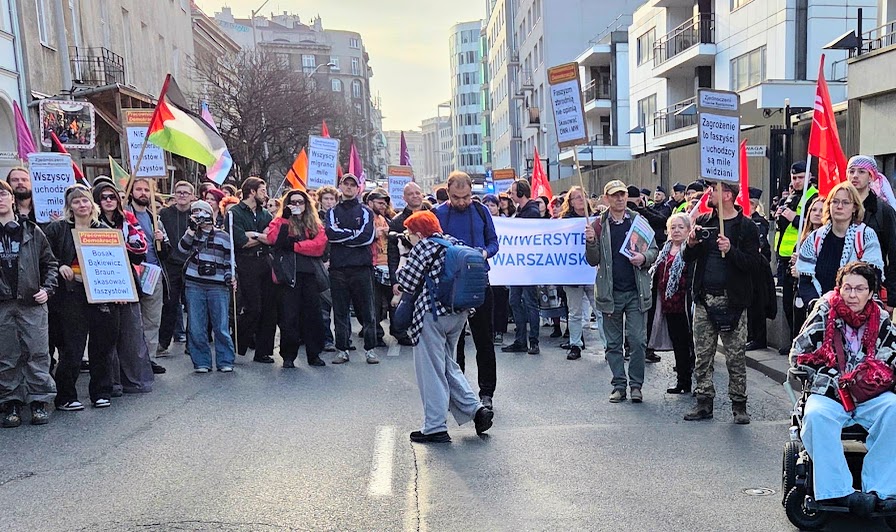 28.06.26 Warszawa. Demonstracja przeciwko rasizmowi i faszyzmowi.
Przed siedzibą Konfederacji Bosaka i Mentzena.