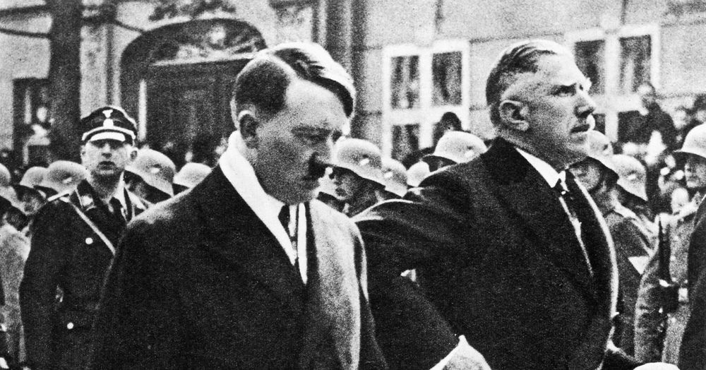 Hitler i von Papen. Hitlera nie udało się „ucywilizować”.